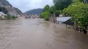 Amasya Valisi Bakan'dan Yeşilırmak Taşkını Uyarısı