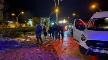 Ankara'da Aydınlatma Direğine Çarpan Motosiklet Sürücüsü Hayatını Kaybetti