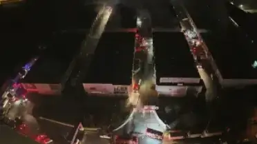 Başakşehir Sanayi Sitesinde Yangın: Çok Sayıda Dükkan Zarar Gördü
