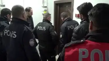 Erzurum'da 17 Yaşındaki Y.A.Y., Anneannesini Bıçaklayıp Rehin Aldı