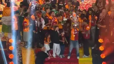 Galatasaray, 2025-26 Trendyol Süper Lig Şampiyonluk Kupasını Kaldırdı