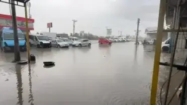 Iğdır'da Şiddetli Sağanak: Cadde ve Sokaklar Sular Altında Kaldı