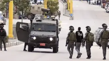 İsrail, Batı Şeria'da 40 Filistinliyi Gözaltına Aldı