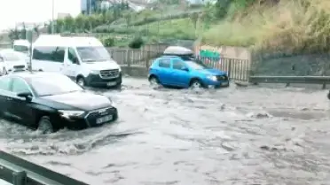 İstanbul'da Kuvvetli Sağanak: Yollar ve Tüneller Sular Altında Kaldı, Gökkuşağı Görüldü