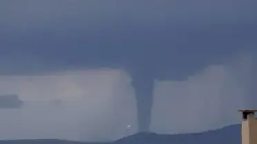 İzmir'de Hortum Paniği Yaşandı