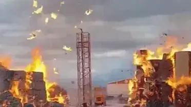 Konya'da Kağıt Fabrikasında Yangın: Ekipler Söndürme Çalışmalarını Sürdürüyor