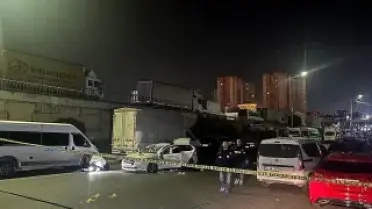 Küçükçekmece'de Dur İhtarına Uymayan Otomobil Kovalamacası: 1 Polis Memuru Yaralandı