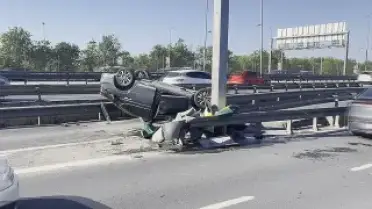 Küçükçekmece'de Trafik Kazası: Otomobil Takla Attı