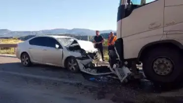 Mersin'de Trafik Kazası: Anne ve Kızı Hayatını Kaybetti, Baba Ağır Yaralandı