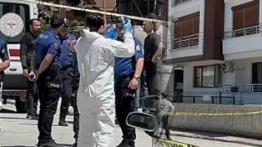 Parkta Ellerinde Kanla Bulunan Şüpheli, Anne ve Babasını Öldürdüğünü İtiraf Etti