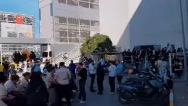 Pendik'te Alışveriş Merkezinde Yangın: Tahliye Edildi