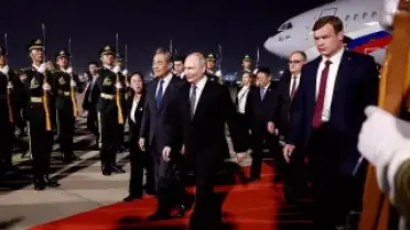 Rusya Devlet Başkanı Putin, Çin'de Resmi Törenle Karşılandı