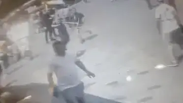 Taksim'de Kazmalı Saldırı: Esnaf Tekme Tokat Dövüldü