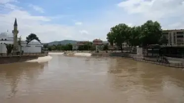 Tokat'ın Turhal İlçesinde Yeşilırmak Taşkın Riski Nedeniyle Tahliyeler Başladı, Eğitime Ara Verildi