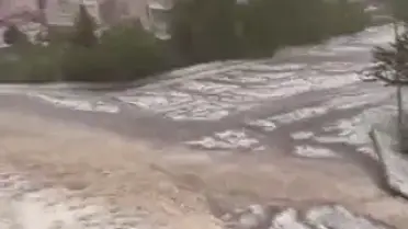 Tokat'ta Sağanak ve Dolu: Ev ve İş Yerlerinde Su Baskınları Yaşandı