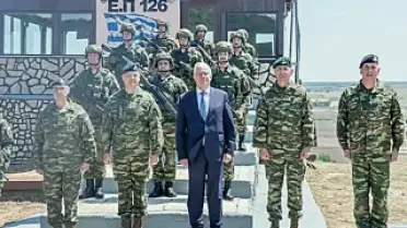 Yunanistan Cumhurbaşkanı Tasulas Sınır Karakolunda Geceledi: Türkiye'ye Mesaj