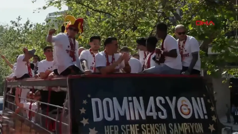 Galatasaray'ın 26. Şampiyonluğu Otobüs Turuyla Kutlandı