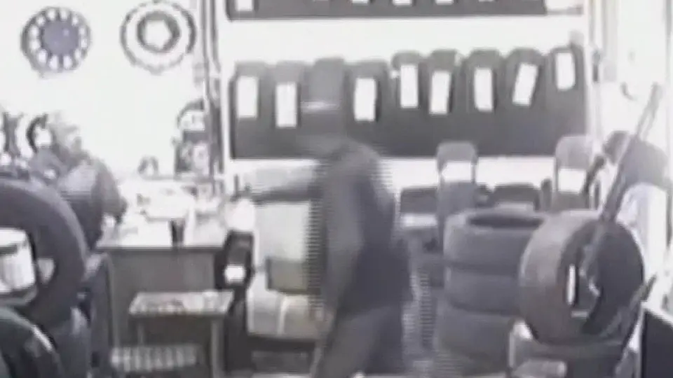 Alacak Tartışmasında Akrabasını Vurdu