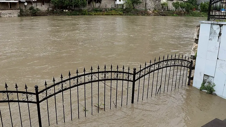 Amasya'da Yeşilırmak'ta Su Seviyesi Yükseldi, Tedbirli Olunması İstendi