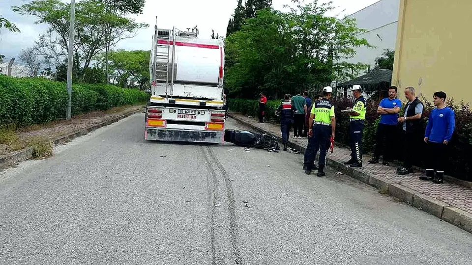 Antalya'da Tır Kazasında Motosikletli Genç Yaşamını Yitirdi
