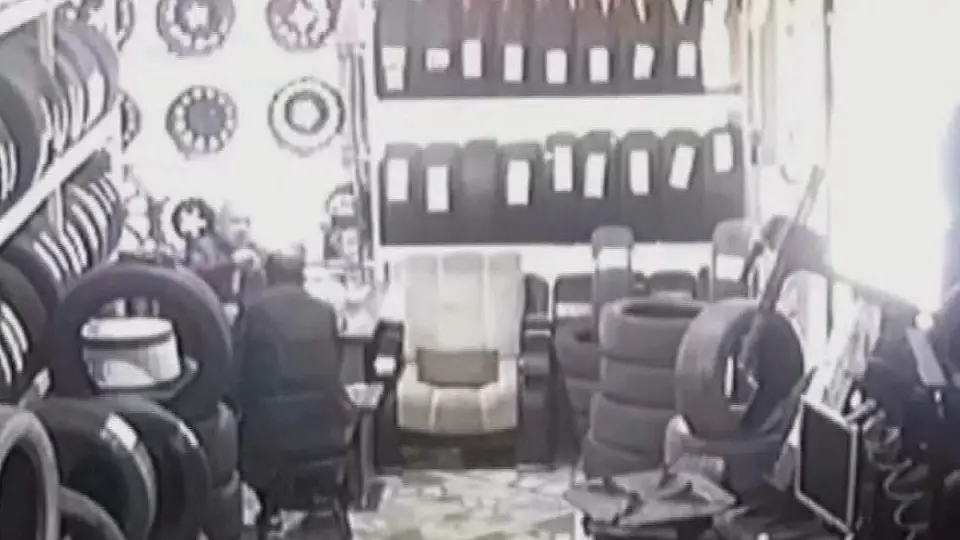 Bayrampaşa'da Akrabasını Silahla Vuran Şüpheli Kamerada