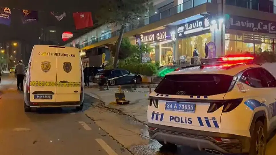 Beylikdüzü'nde Bir Kafeye Silahlı Saldırı: Şüpheli Kaçtı