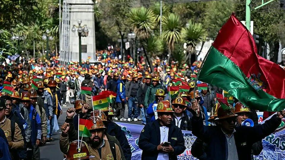 Bolivya'da Binlerce Madenci Hükümeti Protesto Etti