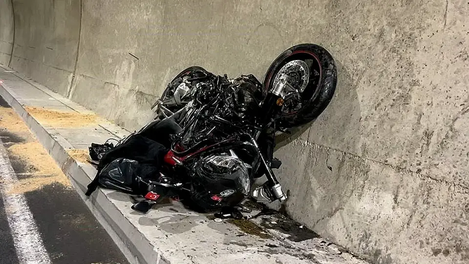 Bursa'da Trafik Kazası: Seslendirme Sanatçısı A.B. Hayatını Kaybetti, Oğlu Ağır Yaralandı