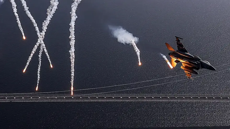 Çanakkale Semalarında Savaş Uçaklarından Nefes Kesen Gösteri