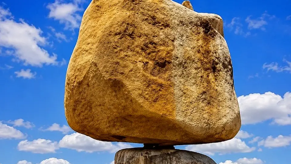 Doğal Oluşum 'Mucize Taşı' Turistlerin İlgisini Çekiyor