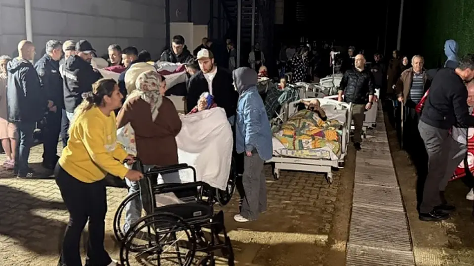 Düzce'de Huzurevinde Çıkan Yangında 54 Kişi Tahliye Edildi