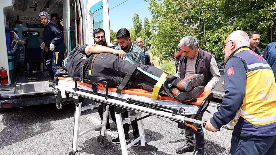 Elazığ'da Trafik Kazası: 5 Yaralı