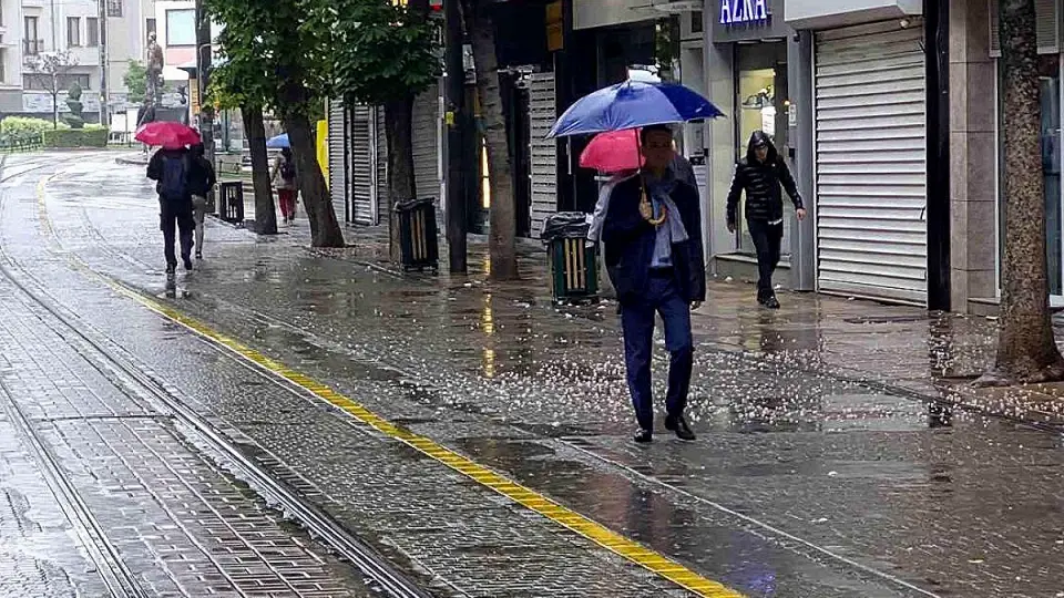 Eskişehir'de Sabah Saatlerinde Sağanak Yağış Etkili Oldu