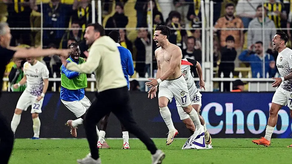 Eyüpspor, Fenerbahçe'yi Son Dakika Golüyle Yenerek Ligde Kaldı