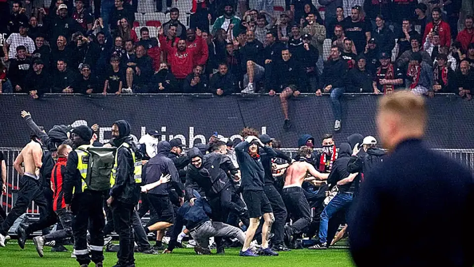 Fransa'da Sahalar Karıştı: Nantes ve Nice Taraftarlarından Saha İstilası