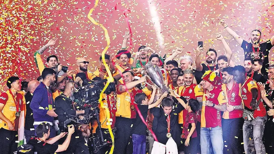 Galatasaray Şampiyonluğunu Coşkulu Kutladı