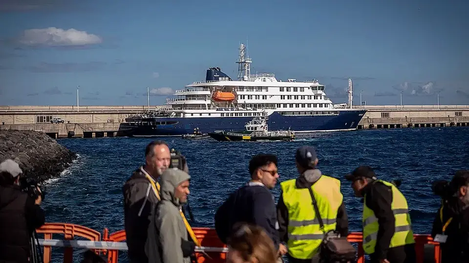 Hantavirüs salgınıyla mücadele eden MV Hondius gemisi Hollanda'ya ulaştı: Karantina süreci başladı