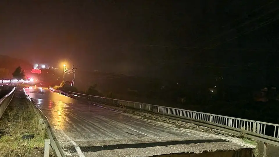 Hatay'da Sağanak Sel ve Köprü Çökmesine Neden Oldu