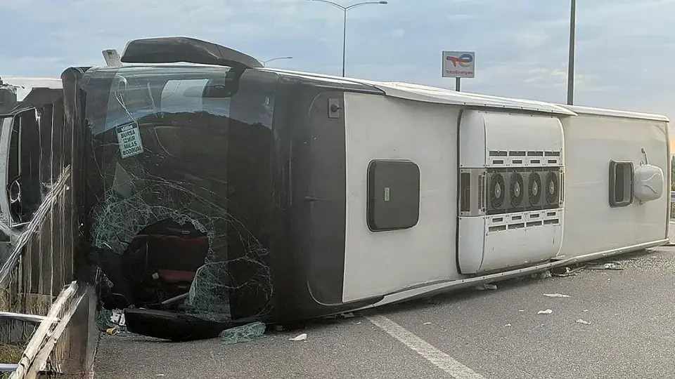 İstanbul-İzmir Otoyolu'nda Otobüs Kazası: 25 Yaralı