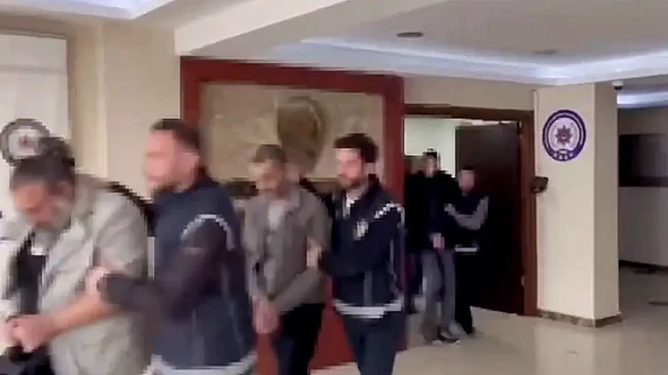 İstanbul'da Kırmızı Bültenle Aranan 14 Şüpheli Yakalandı