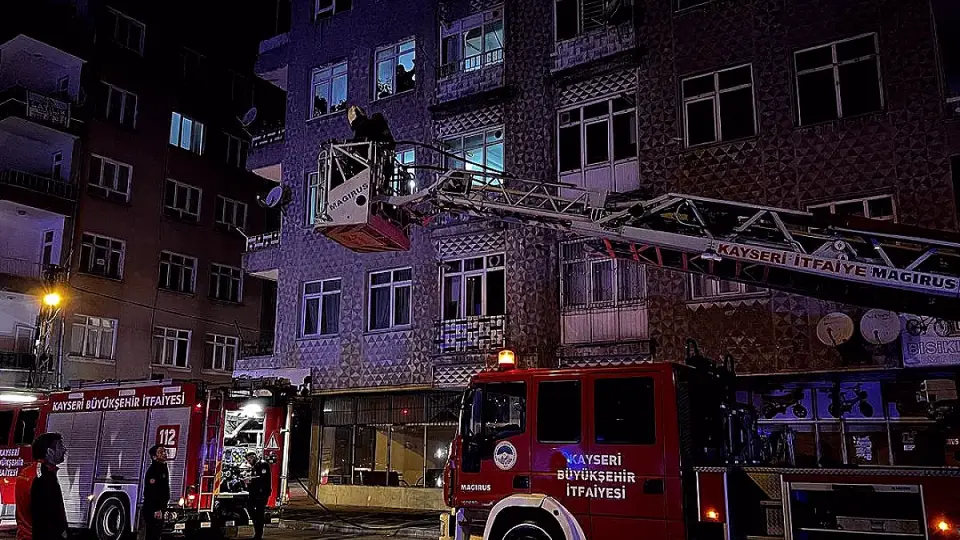 Kayseri'de 4 Katlı Binanın Bodrumunda Çıkan Yangın Söndürüldü