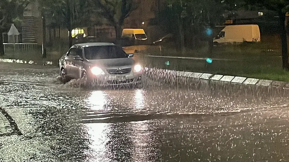 Kayseri'de Sağanak Sele Neden Oldu, Yollar Ulaşıma Kapandı