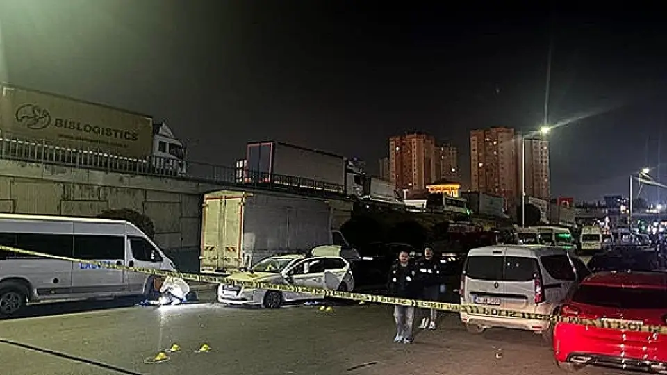 Küçükçekmece'de Dur İhtarına Uymayan Otomobil Kovalamacası: 1 Polis Memuru Yaralandı