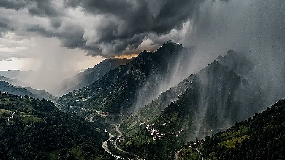 Orta ve Doğu Karadeniz'de Şiddetli Yağış Uyarısı: 10 İl İçin Sarı Kod Alarmı
