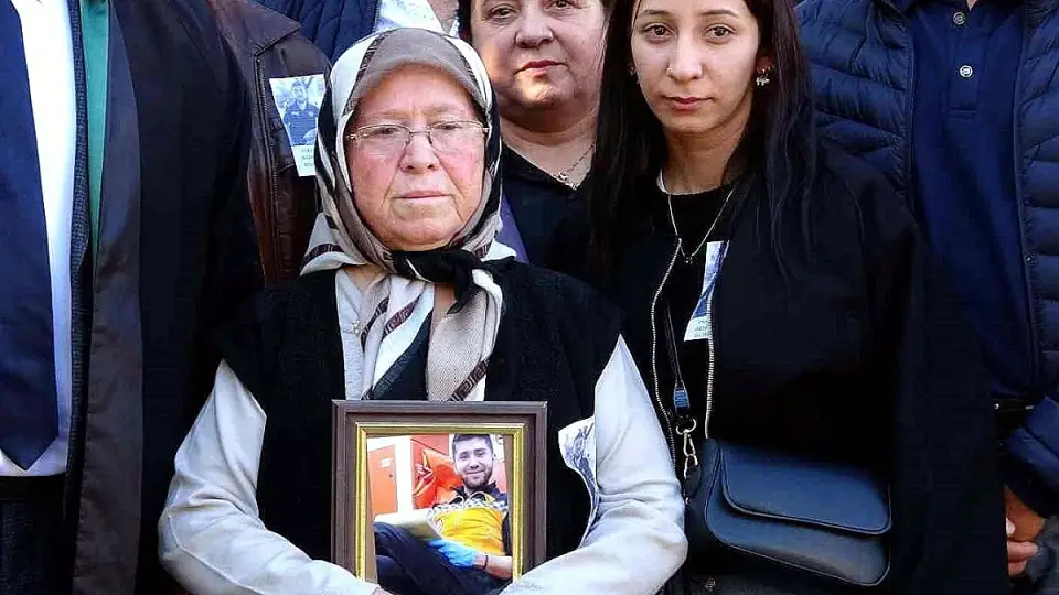 Paramedik Hamit Aras Davası: Anne, Oğlunun Portresiyle Duruşmada