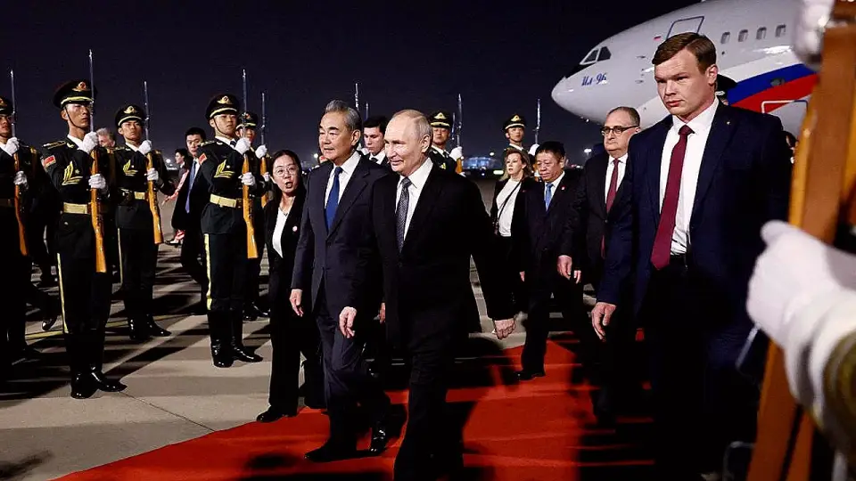 Rusya Devlet Başkanı Putin, Çin'de Resmi Törenle Karşılandı