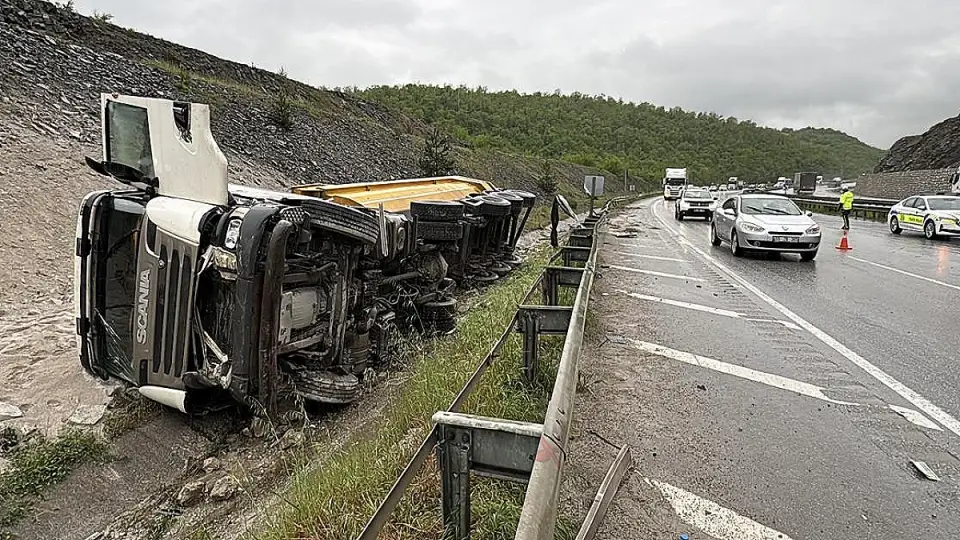 Samsun'da Zincirleme Kaza: 2 TIR Çarpıştı, 2 Kişi Yaralandı