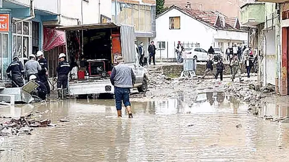 Samsun'un Havza ilçesinde sel felaketi: 12 yaralı, okullarda eğitime ara verildi