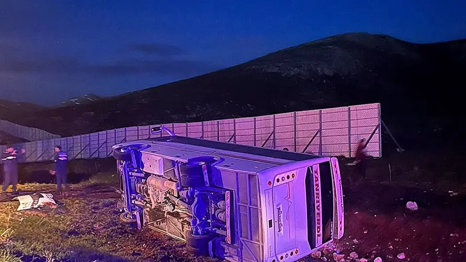 Sivas'ta Taraftar Midibüsü Devrildi: 18 Yaralı