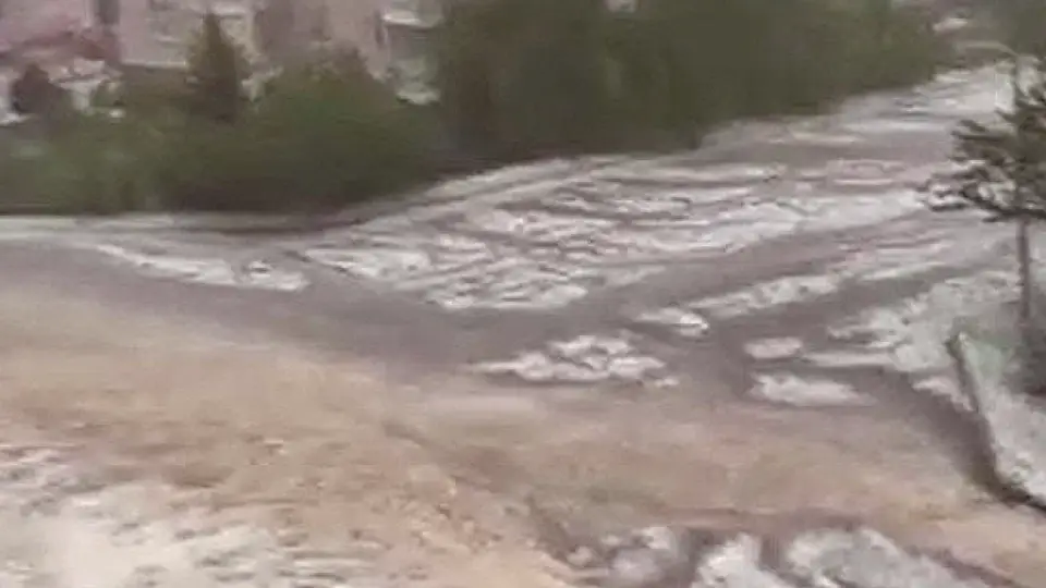 Tokat'ta Sağanak ve Dolu: Ev ve İş Yerlerinde Su Baskınları Yaşandı